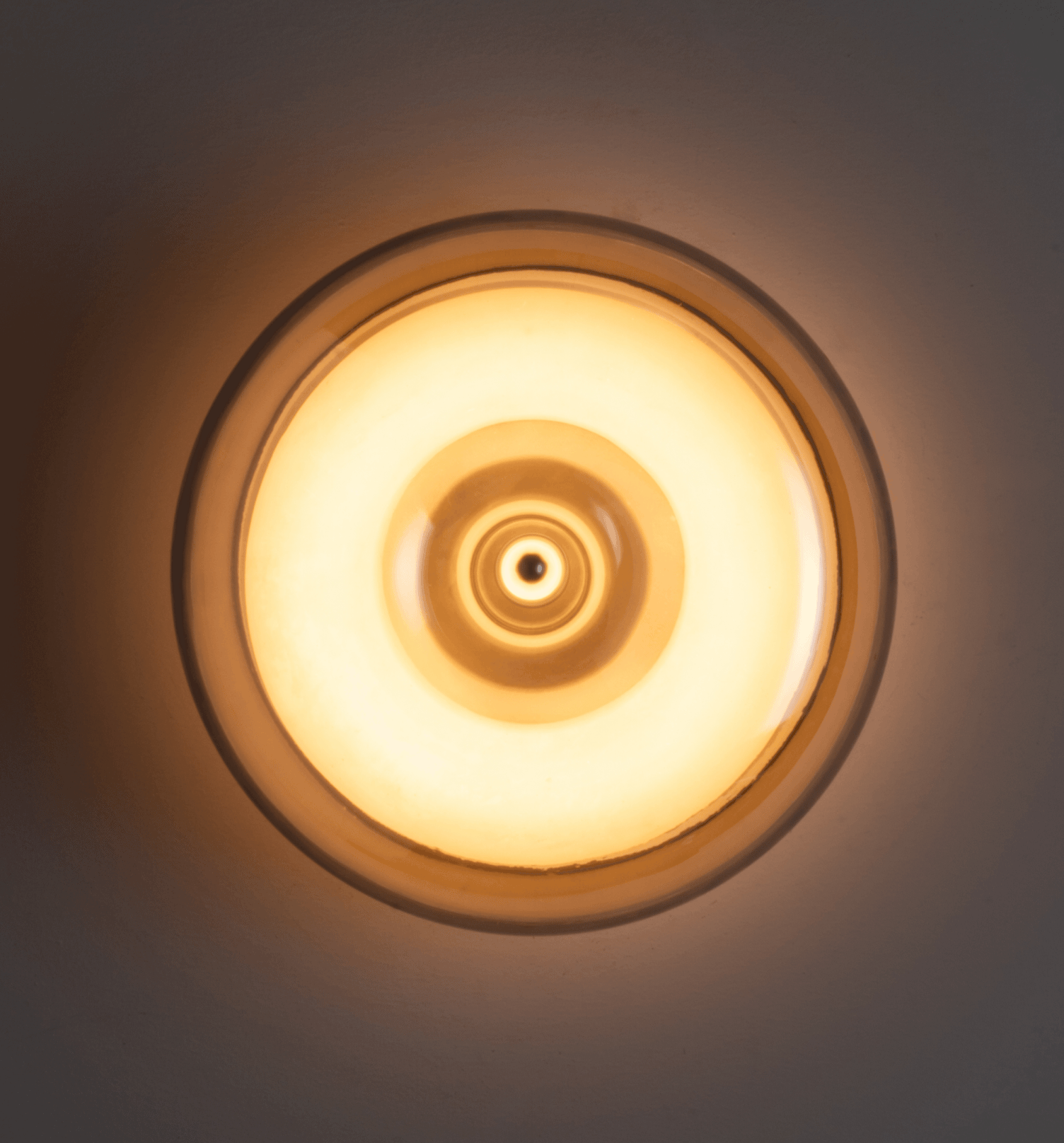 Komfortable Bedienung und [flexible Installation]