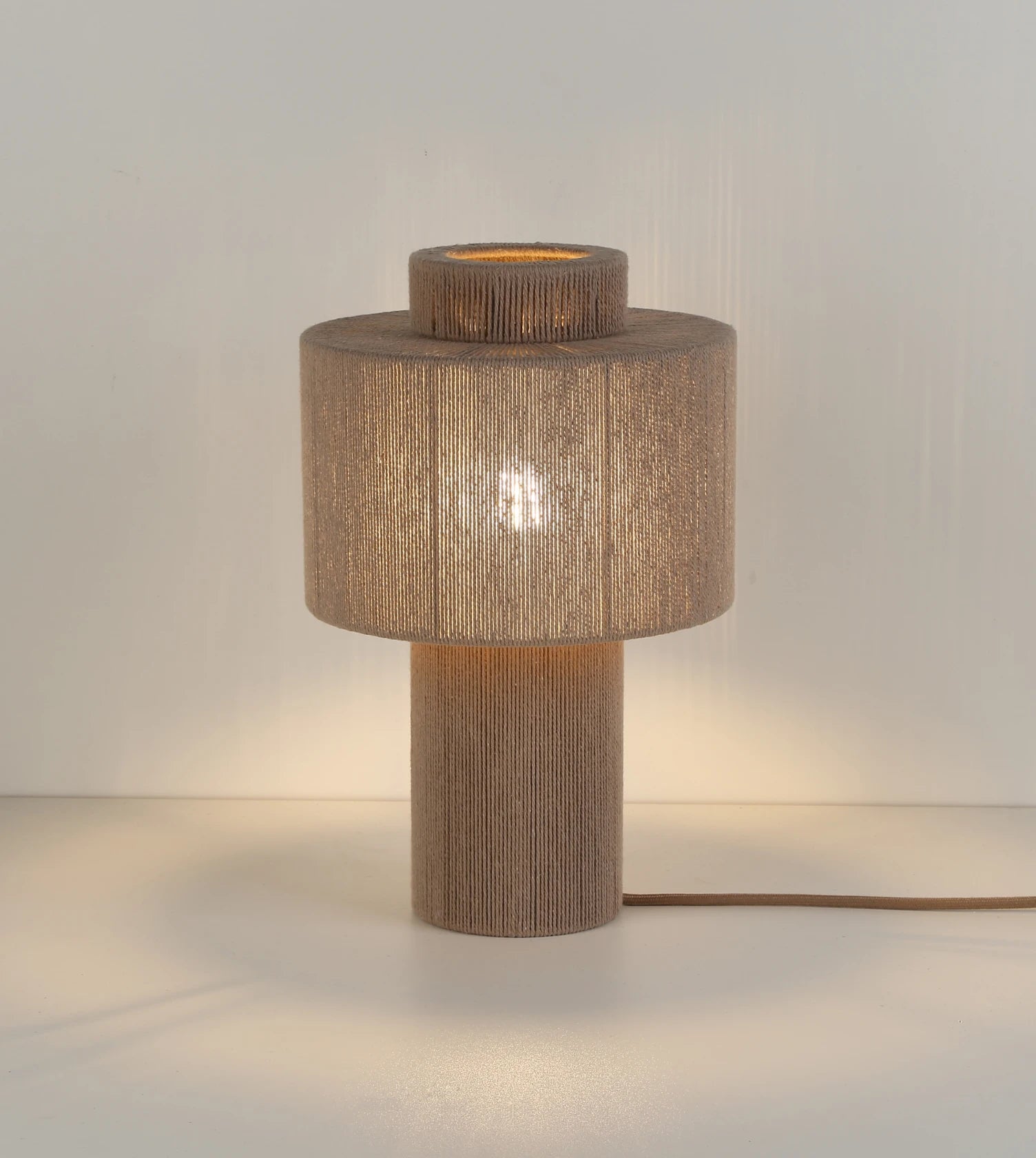 Natürliches Design trifft auf warme Lichtatmosphäre